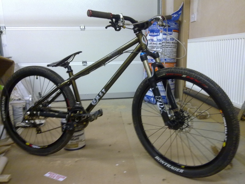 new fox 831 forks on bike finally done XD 

sorry for crap quality will get better ones when i have the time
