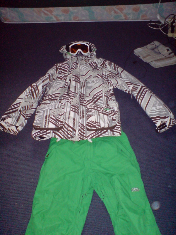 Anon Goggles, Ocean&amp;Earth Jacket, Ocean&amp;Earth Pants. (I get alot of O&amp;E gear 1/2 price. Thanks Anne at Aquatique and the guys at the O&amp;E factory)