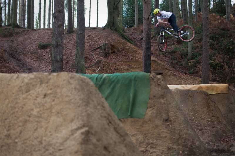 Riding in the off season with Sam Pilgrim - Pinkbike