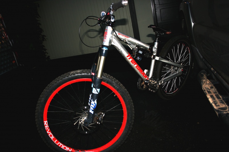pretty pumped on my bikes right now... still need grips for the hardtail