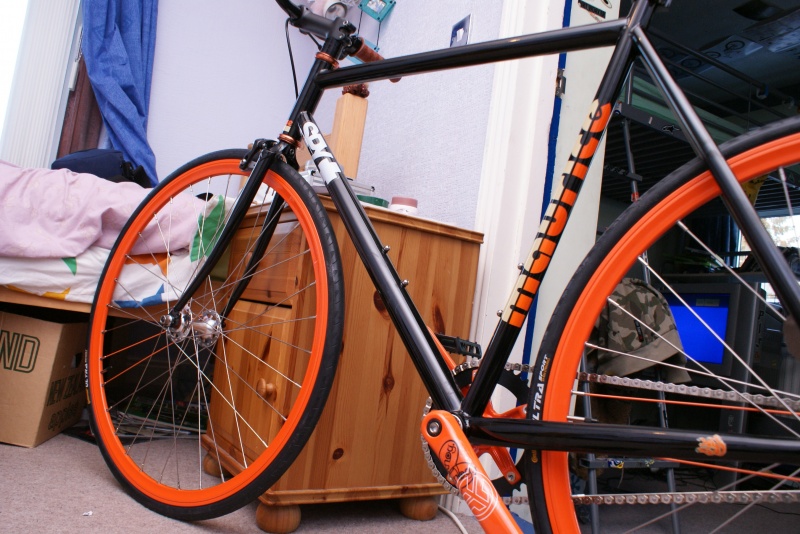 my new mongoose maurice fixie :D pretty suave if you ask me ;)
