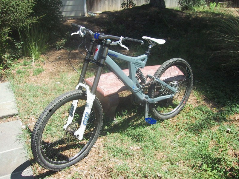 What my bike would look like with white lowers and brake levers, and blue pedals and stem.