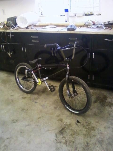what im riding at the moment, brothers rebel contender with cracked profiles, the cranks are still working fine lol