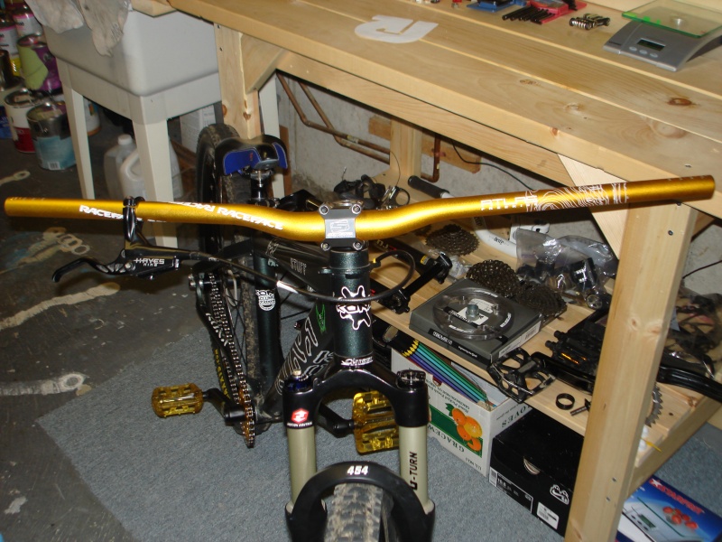race face atlas gold bars