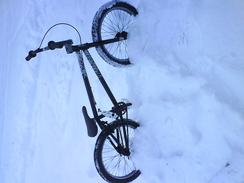my new bike in snow with new v12 pedals