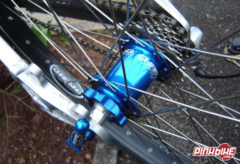 My very new (and very blue) Chris King ISO hub, with matching Hope QR scewer.