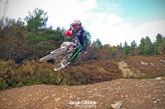 Some photos of Luke riding out at tavi woodlands. 

check out WO for some stuff on luke, and Locals for his section.

www.JacobGibbins.co.uk