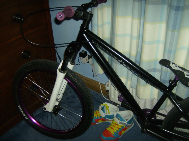 my newly finished dmr transition and my new nike 6.0s. well the fork only temporary i will be gettin a black fork