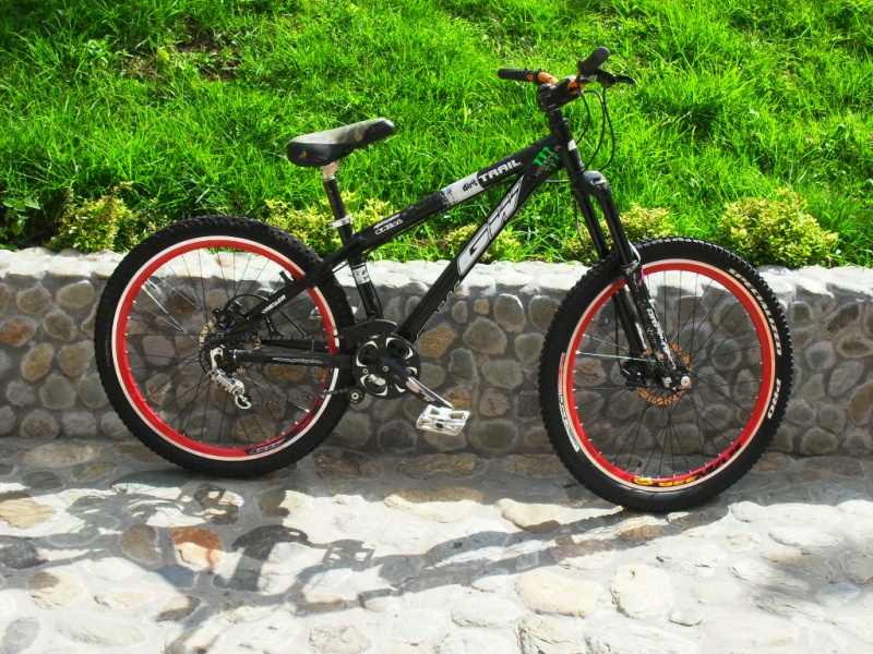 bicicleta barata con suspension drop off, discos hidraulicos, tiene buenos accesorios.INFO:3034516 JUANES
MSN:elrojodejuanes@gotmail.com