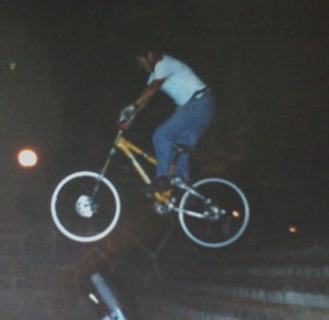 buenos brincos por las noches en C.U. Shwinn mencantaba esa bike talla S