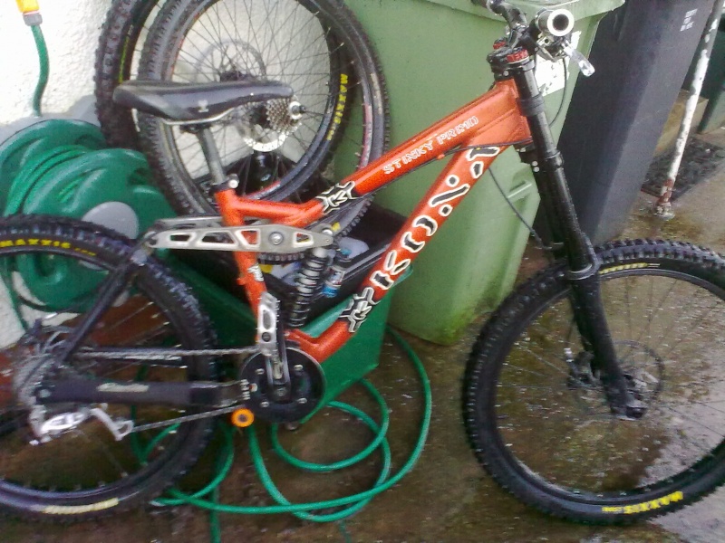 stinky , dhx5 (tf-tuned) , race face diablos cranks, 888 rc2x tf tuned , m4's , xt mech and shifter , 888 direct mount stem ...