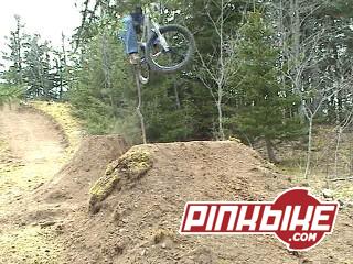 Just flowing over the jump getting used to the lip, whitch still need to be WAY steeper.