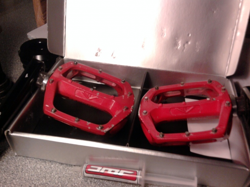 dmr v8 grease port flat pedals