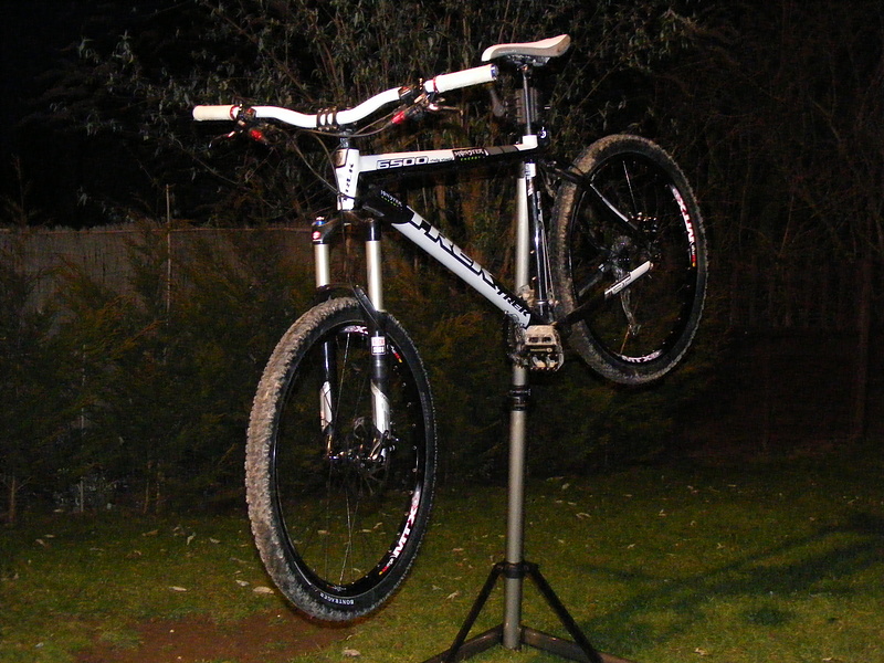 My bike with the MTX 33 wheels back on and in my new work stand and my new Avid elixir cr's :D!
