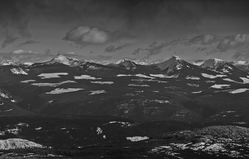 Shot of the mountains around surrounding Big White - Laurence CE - www.laurence-ce.com