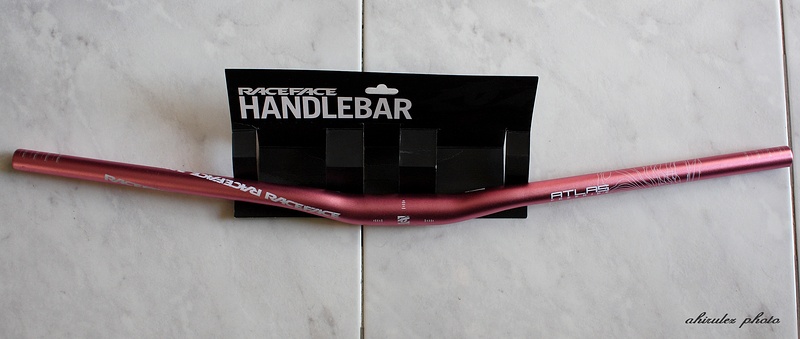 New RaceFace Atlas Fr bar (785mm)Pink limited edition