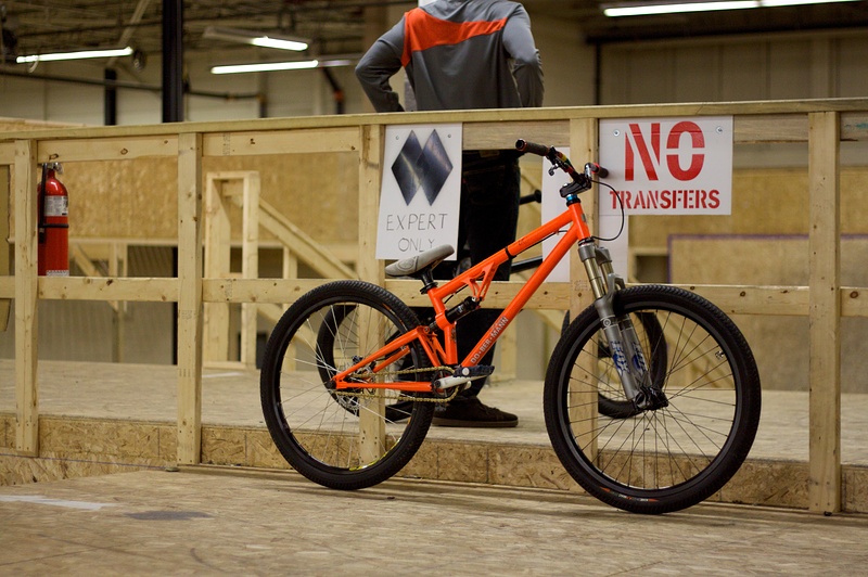 Le Orange. Awesome pic by Steve Hayes. 
http://oryxdd33.pinkbike.com/