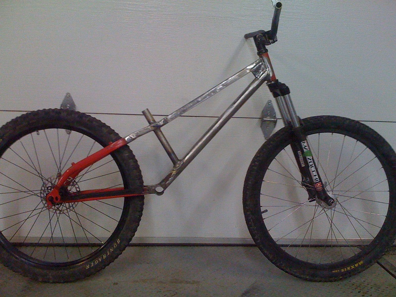 finish product a triple purpose bike Dh street and trial