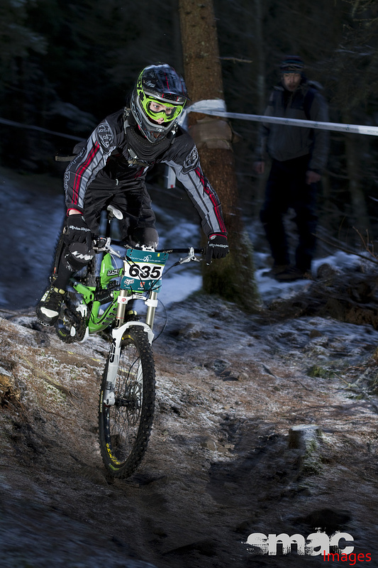 racing at inners winter series. awsome shot thanks to http://skawt-1.pinkbike.com//
check out his albums
