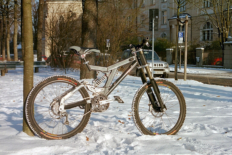 my FTW/spooky 2002 with risse shock and bergmann fork :)