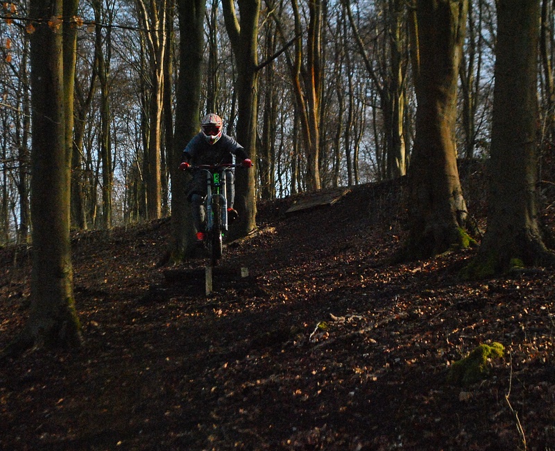 Me about to hit Brandons new line on the X-files at friston forest. overall a very good day of freeride..

Photos courtersy of William Plie and his SLR! - http://willatrugby.pinkbike.com//