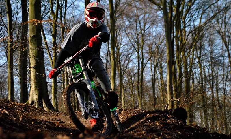 Me pinning a berm on the X-files at friston forest. overall a very good day of freeride..

Photos courtersy of William Plie and his SLR! - http://willatrugby.pinkbike.com//