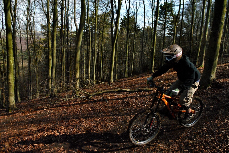 Ben running up to Brandon's new line on the X-files at friston forest. overall a very good day of freeride..

Photos courtersy of William Plie and his SLR! - http://willatrugby.pinkbike.com//