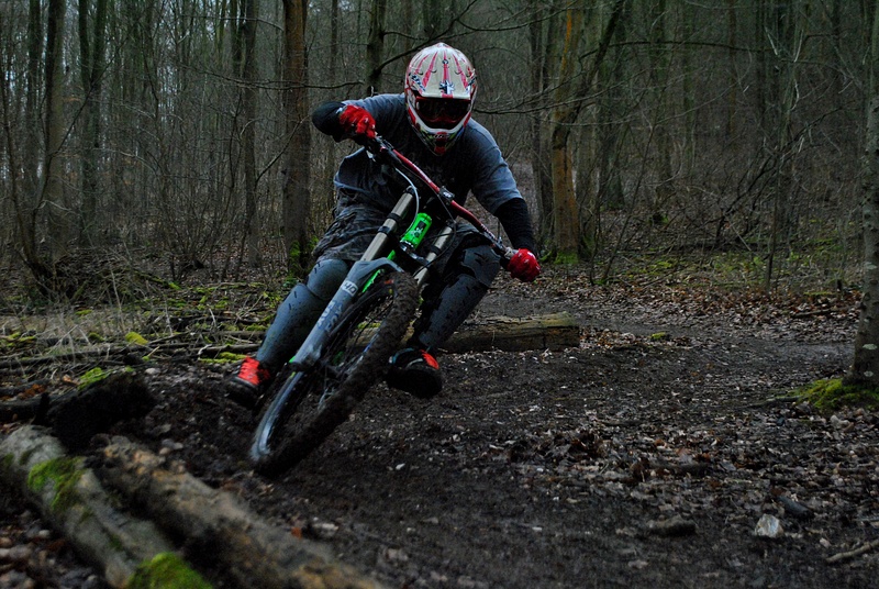Me pinning a berm on the X-files at friston forest. overall a very good day of freeride..

Photos courtersy of William Plie and his SLR! - http://willatrugby.pinkbike.com//