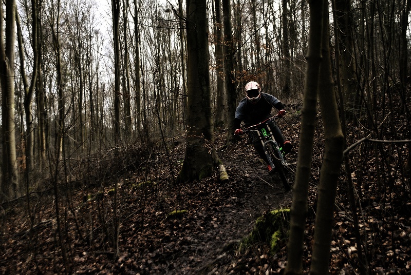 Me ripping the X-files at friston forest. overall a very good day of freeride..

Photos courtersy of William Plie and his SLR! - http://willatrugby.pinkbike.com//