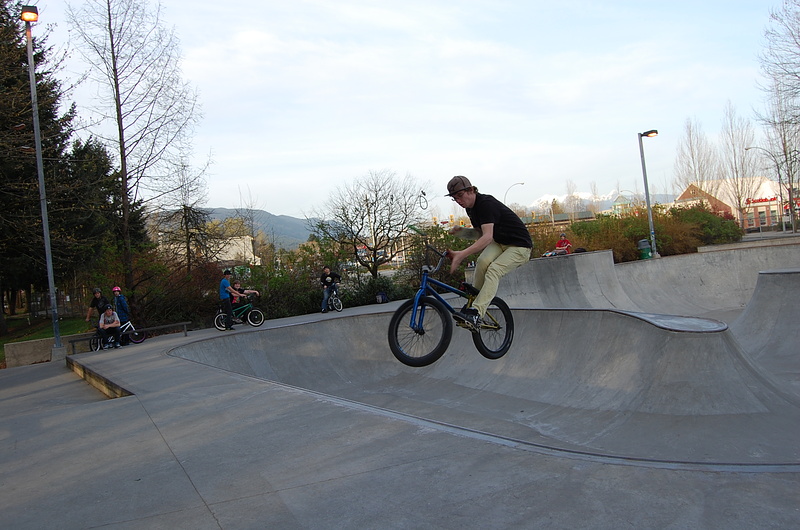 Barspin with a cast on