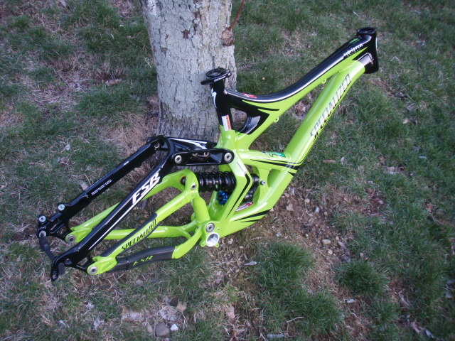 2010 Specialized Demo 8 II Frame

Sam Hill Limited run #27 of 250

Green looks much more neon in person