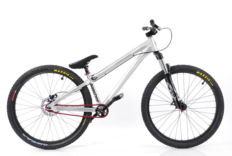 For a full spec sheet on this bike check out: http://campofchampions.com/theCamp/thebikes/banshee.aspx
