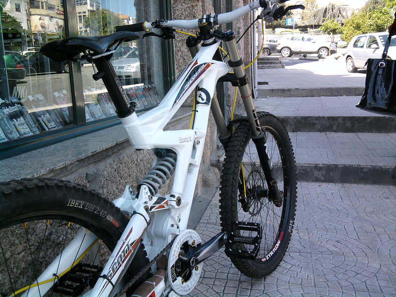 Nova Bike para epoca 2010 
quadro - Scott Gambler 20
17,620kg :)