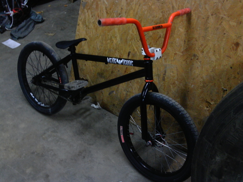 black crank arms and black seat post