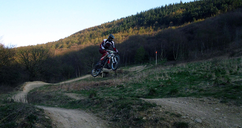 bottom jump of dh course