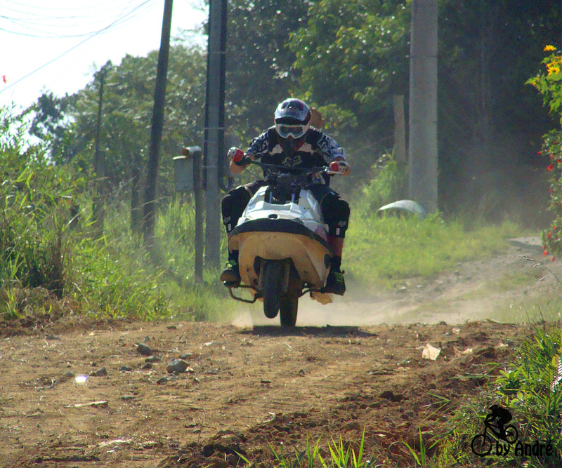 me riding the model of Honda motos, the new CJET, CG + Jet SKI

é pauuuu bechto