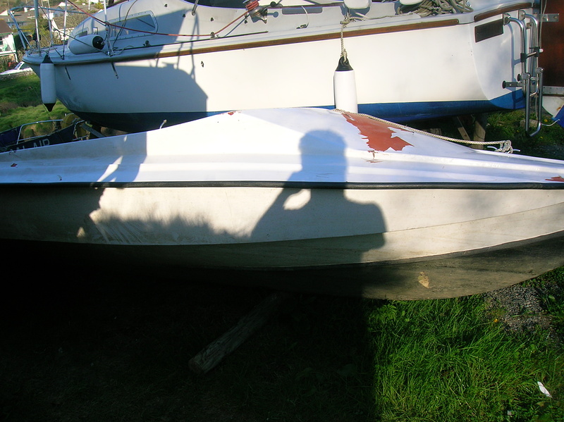 New project.....The red undercoat is where there is a small crack. no hull damage. Needs a bit of paint and a clean. Engine rebuild and new cowling and seat. Engine is currently seized but was running prior to this. Its a 40HP YAMAHA