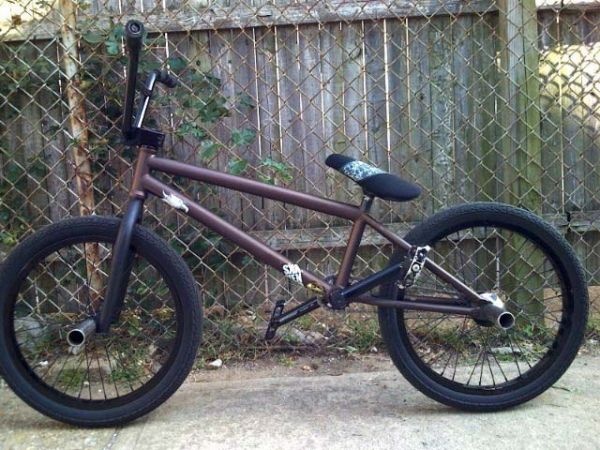this is what i want my bike to look like but with purple sprocket, pedals and macneil seat,,,,,, Hopefully :S