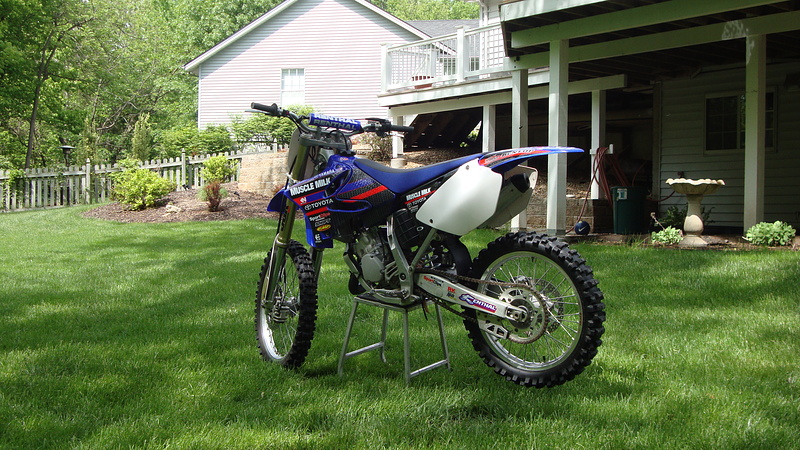 my 2005 yz 125 with new n-style jgr team graphic kit