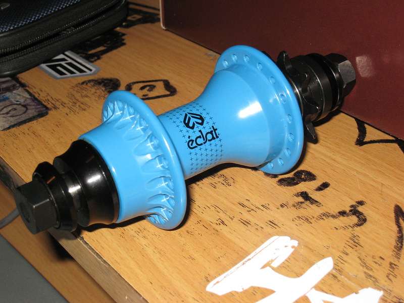new eclat teck hubs in the discontinued blue! and the united sprocket!