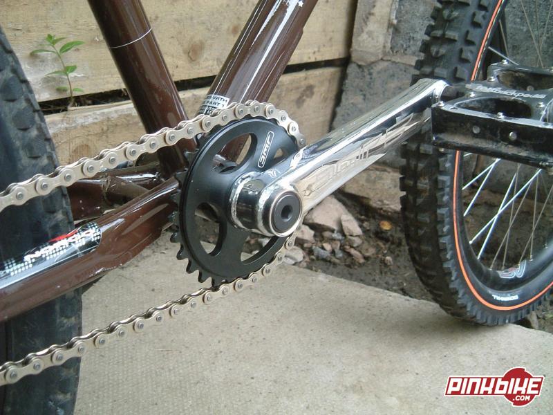 My new cranks, sprocket and chain that i got free from norco.