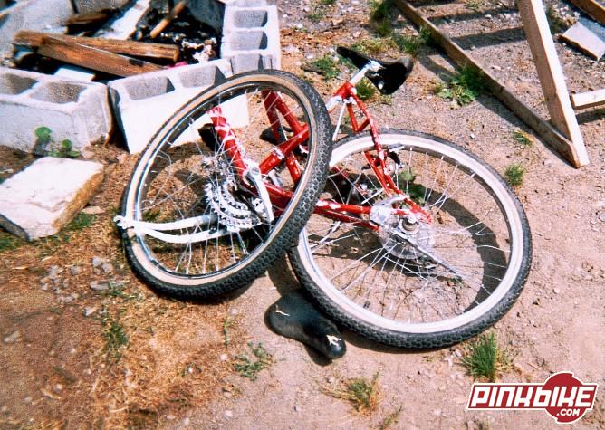 ooohhhh yeahhhhh the old bike of my friend... 