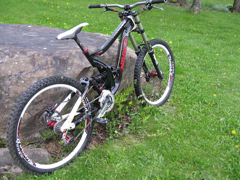 my new 2010 norco team dh with boxxer world cup and sdg seat