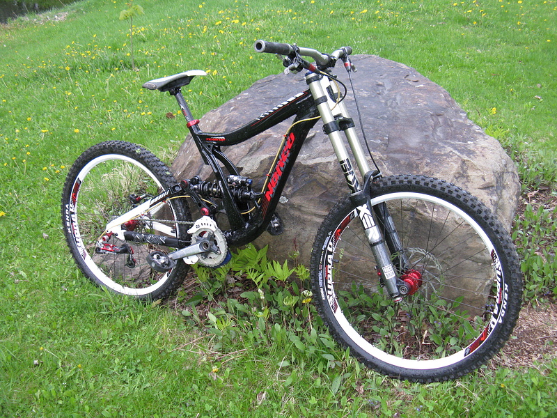 my new 2010 norco team dh with boxxer world cup and sdg seat