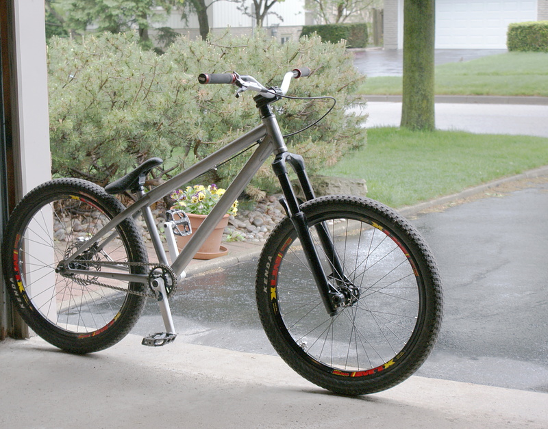 my bike, with new 24's, new pivital, and new grips :)