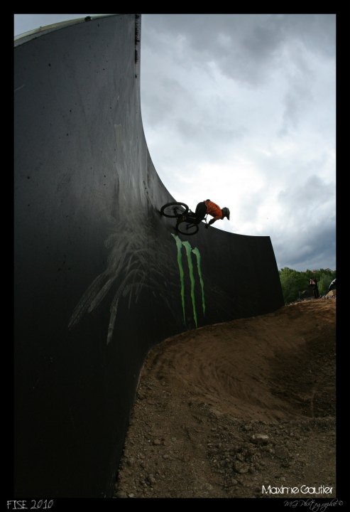 Wall ride, photo by Maxime Gautier