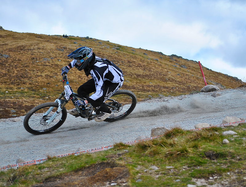 Kicking up the dust round the top berms at Fort William