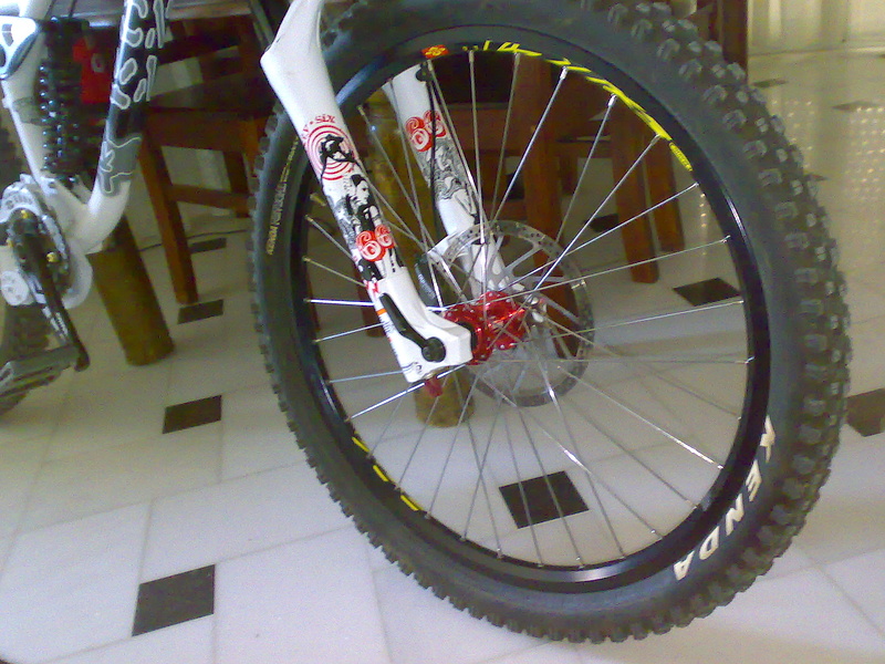 my new hope pro2 red/dt champion/mavic 721 front wheel