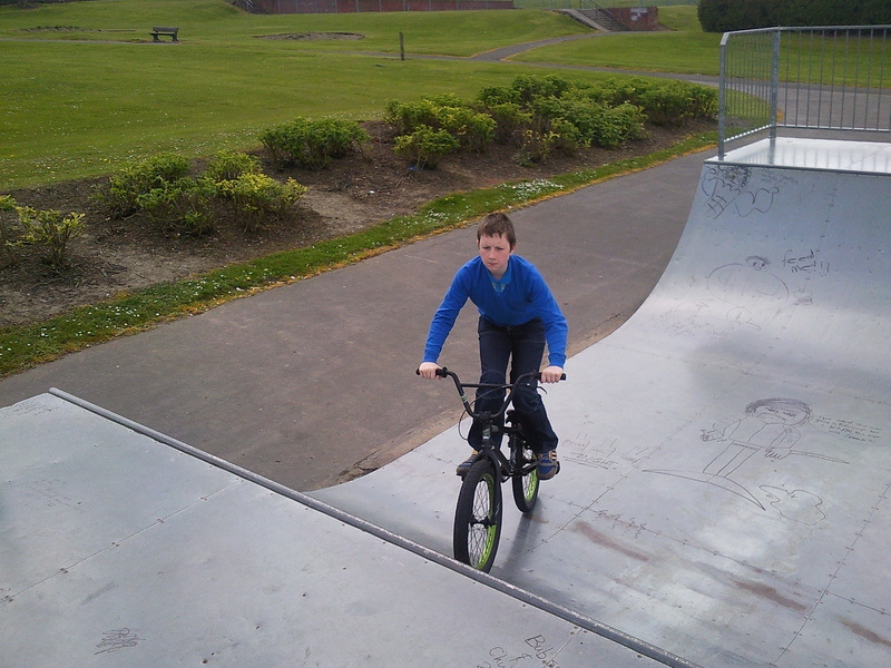 Gon up and doon the half pipe