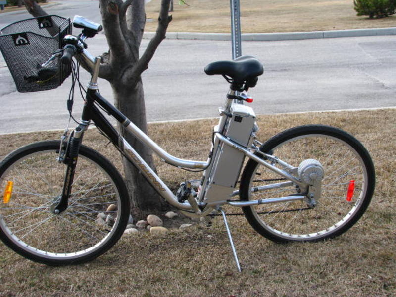 Keeps up to me when I am trail riding,excellent for picnic stuff.  $300 year end sale.  Goes 20km.
